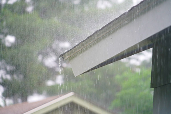 What to Do If Your Roof Is Leaking During Rain β Quick Solutions & Tips